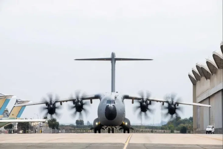 Spesifikasi A400M, Pesawat...