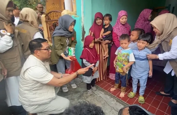 Ridwan Kamil Bagi-bagi...