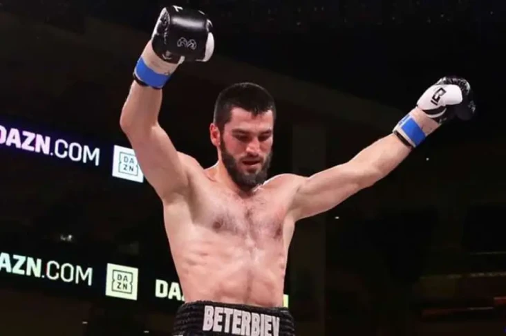 Artur Beterbiev Mau...
