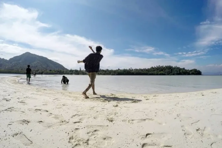 6 Rekomendasi Pantai...