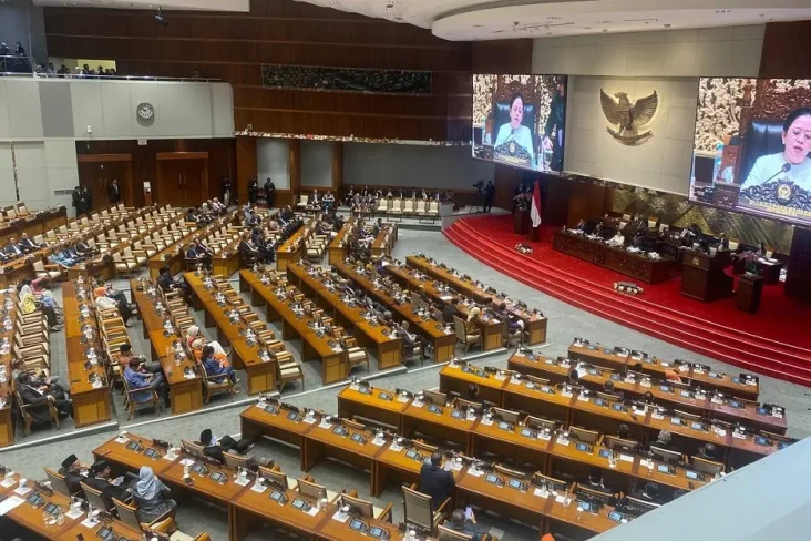 DPR Sepakat RUU MK dan...