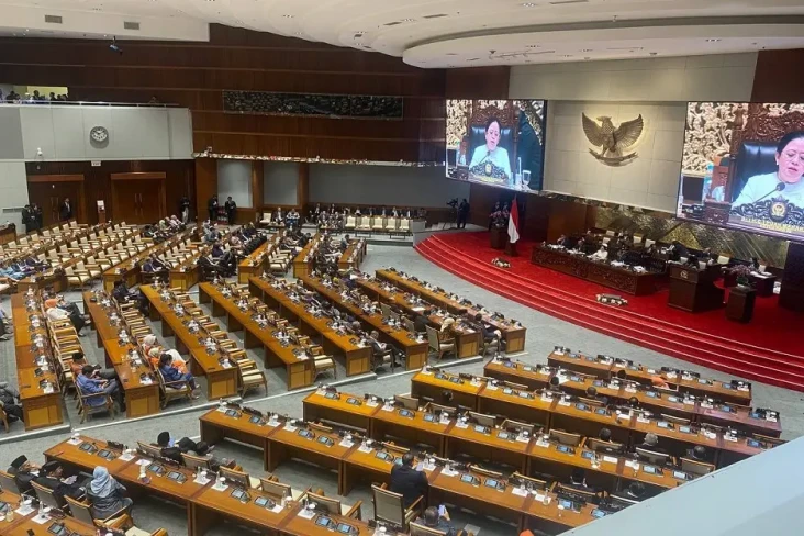 DPR Sahkan 5 RUU Kerja...