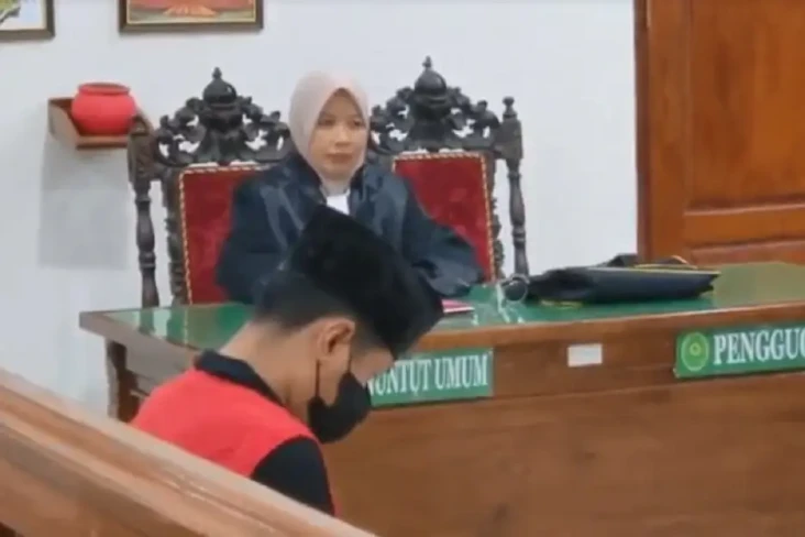 Cabuli Santriwati, Bapak...