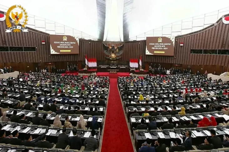 Legislator Tertua dan...
