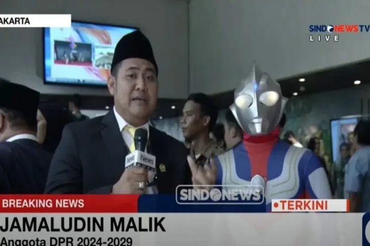 Ultraman Masuk Parlemen,...