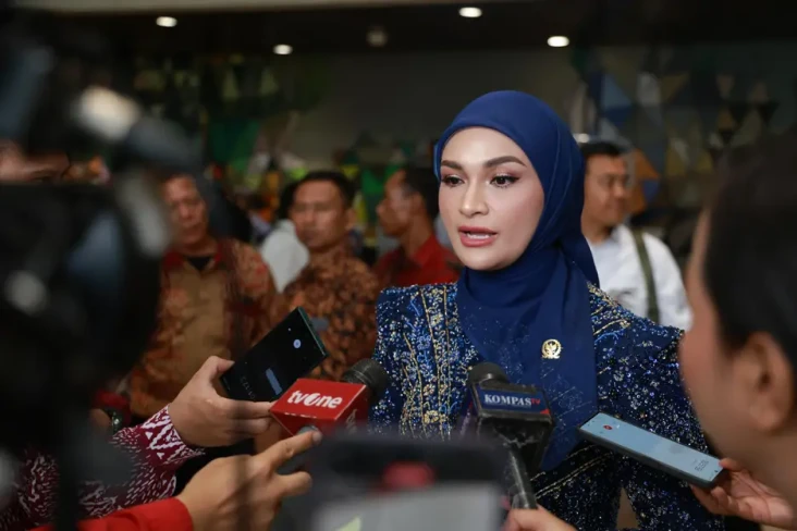 Putri Zulkifli Hasan...