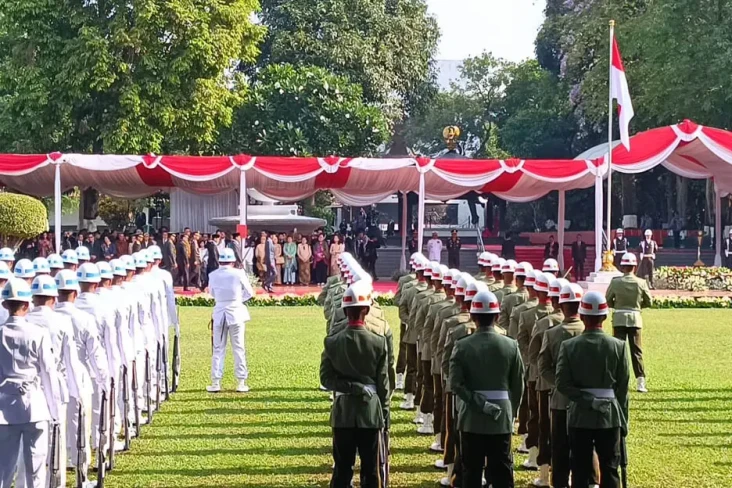 Presiden Jokowi Pimpin...