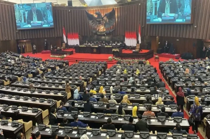 Berebut Kursi Pimpinan...