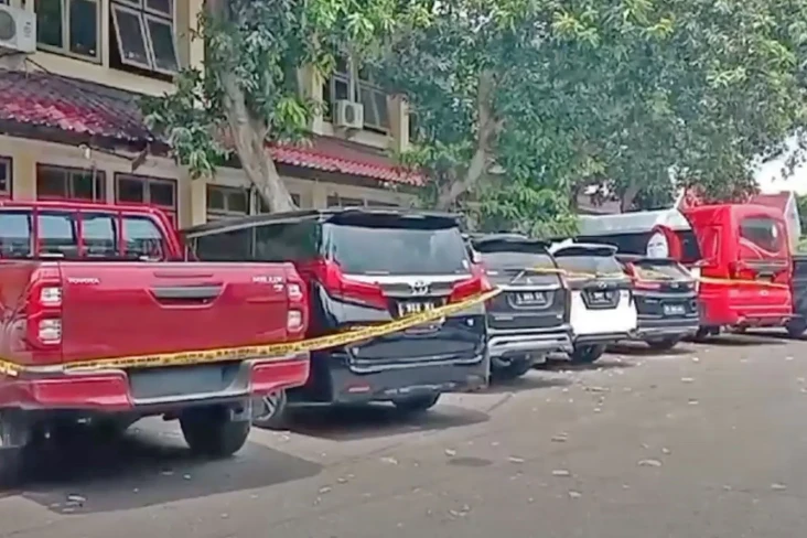 KPK Geledah Rumah Anggota...