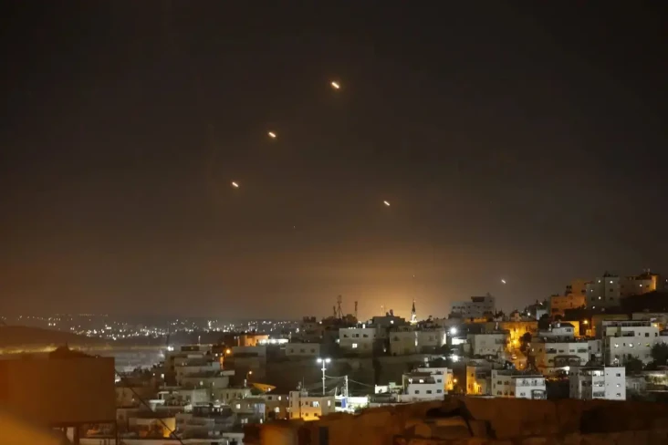 Israel Padam Listrik...