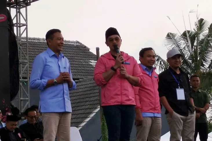 Hadiri Pesta Rakyat...