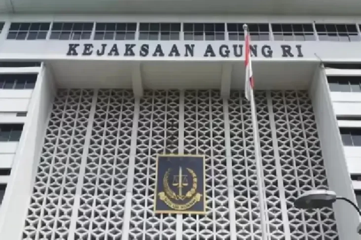 Kejagung Geledah Ruang...