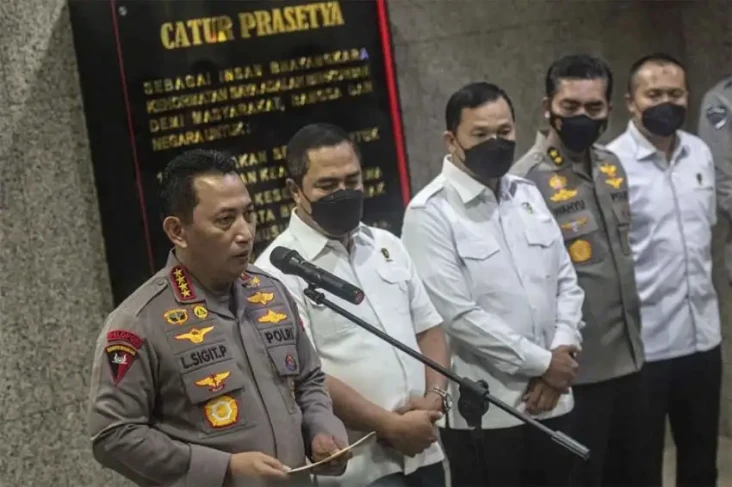 9 Komjen Polisi Bertugas...