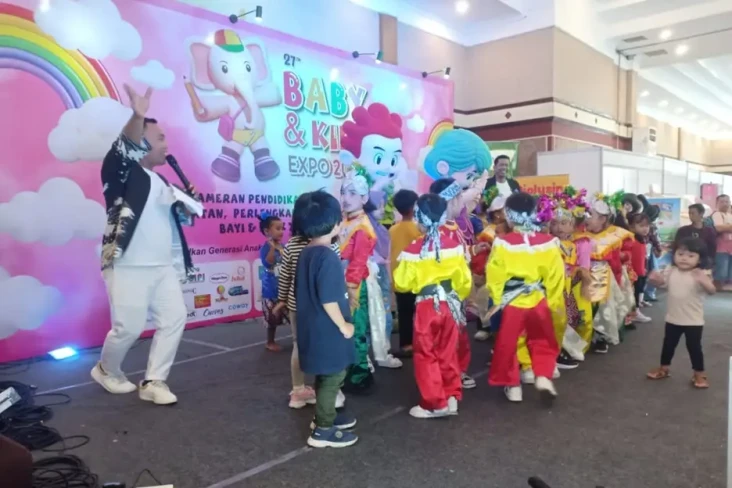 Ratusan Anak Gembira...