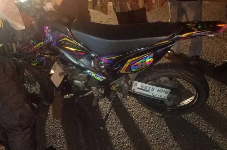 Pemotor Tewas usai Tabrak...