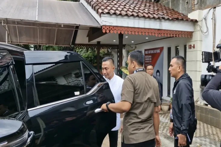 Tinggalkan Rumah Pemenangan...