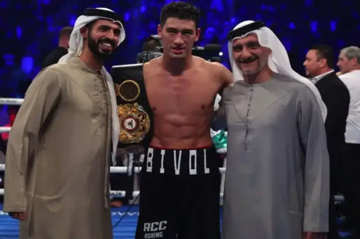 Dmitry Bivol Menang...