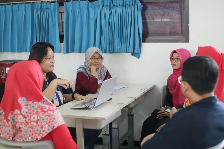 Peringati Hari Guru...