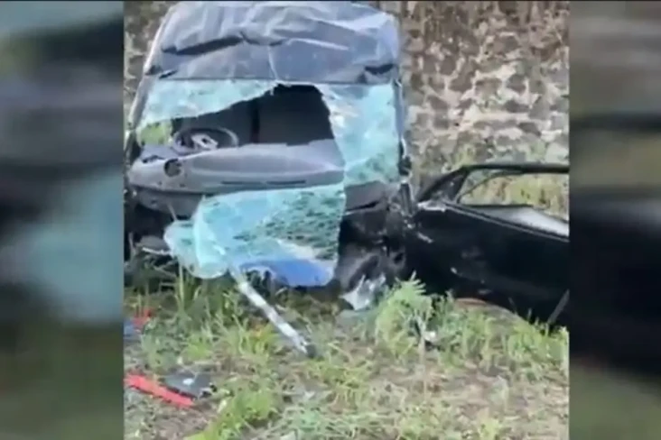 Mobil Pengangkut Wisatawan...