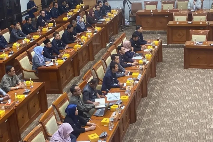 Ngadu ke DPR, Solidaritas...