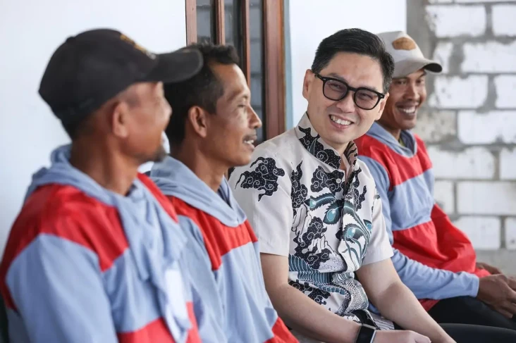 HM Sampoerna Perkuat...