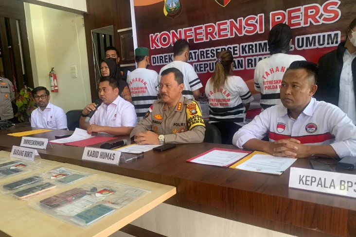 Selundupkan PMI Ilegal...