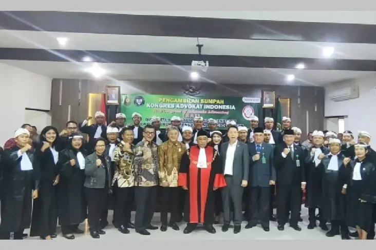 Belasan Advokat Muda...