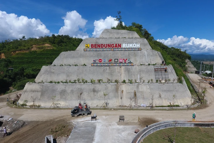 Progres Capai 96%, Bendungan...