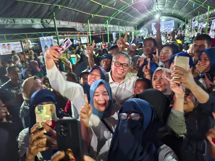 Dekat dengan Rakyat,...