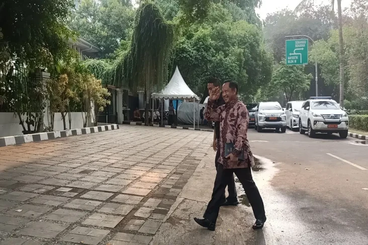 Ikut Merapat ke Kediaman...