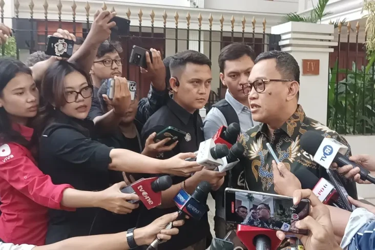 Masuk Kabinet Prabowo,...