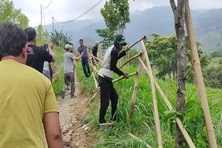 Ratusan Petani Ramai-ramai...