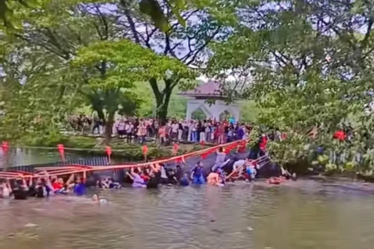 Viral Jembatan Taman...