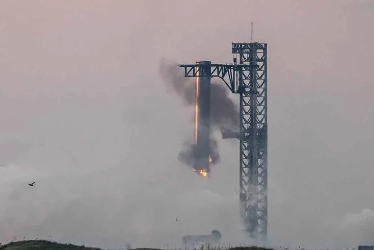 SpaceX Berhasil Kembalikan...
