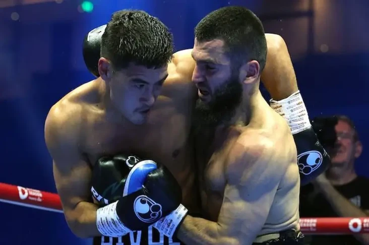 Artur Beterbiev vs Dmitry...