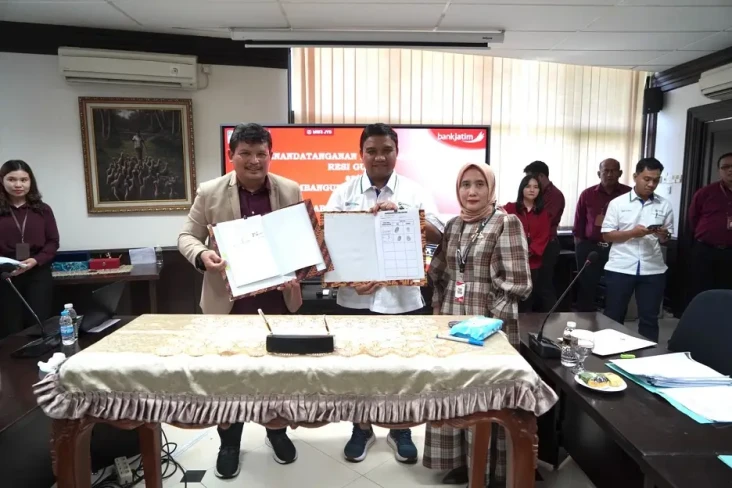 Bank Jatim Salurkan...