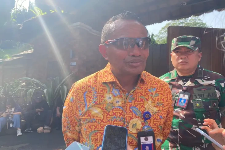 Dicopot dari Kepala...