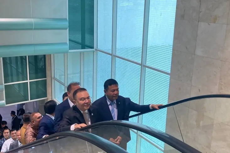 Tiba di DPR, Herindra...