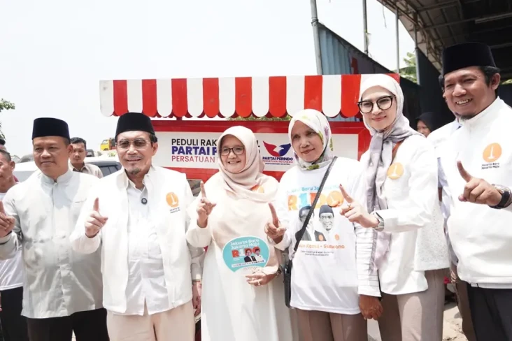 Blusukan, Suswono Serahkan...