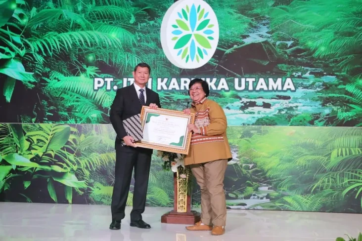 Raih Penghargaan KLHK,...