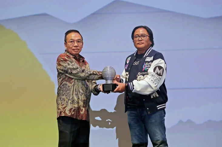 Muatmuat Raih Penghargaan...