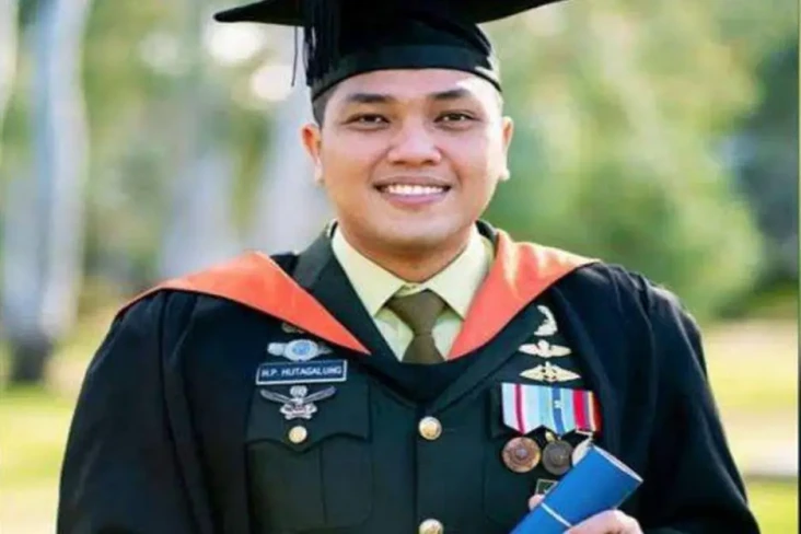 2 Perwira TNI AD Terima...