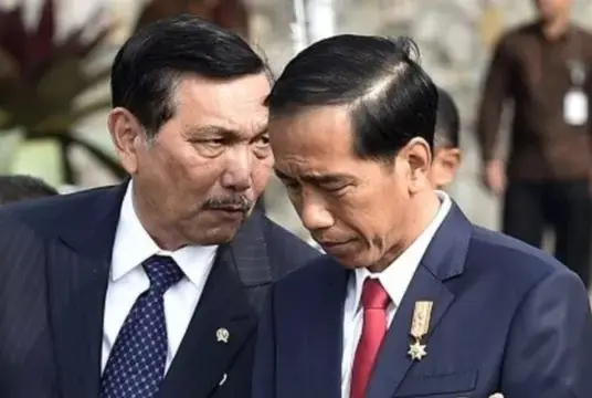 Lengser Bareng Jokowi,...