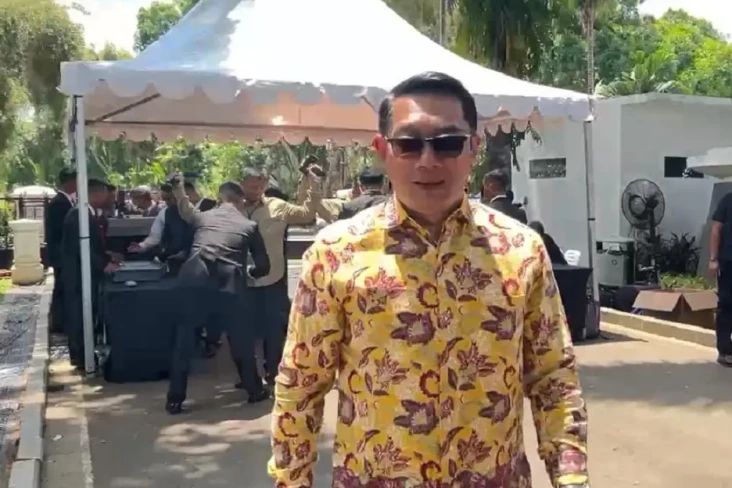 Ridwan Kamil Hadiri...