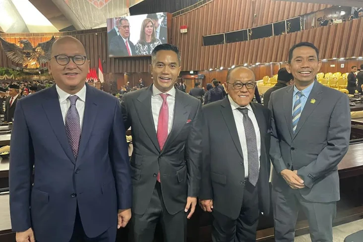 Kadin di Belakang 5...