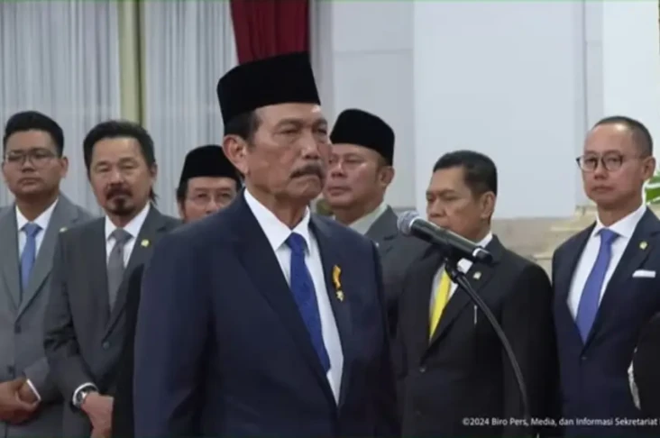 Luhut Pandjaitan Masuk...