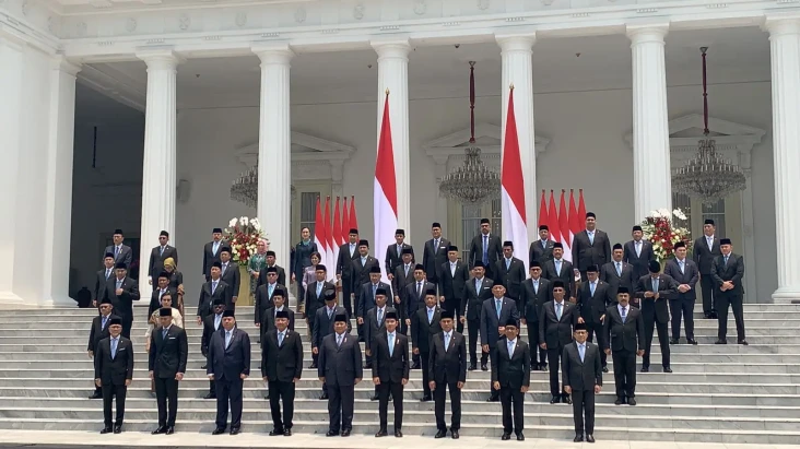 17 Menteri Jokowi Masuk...