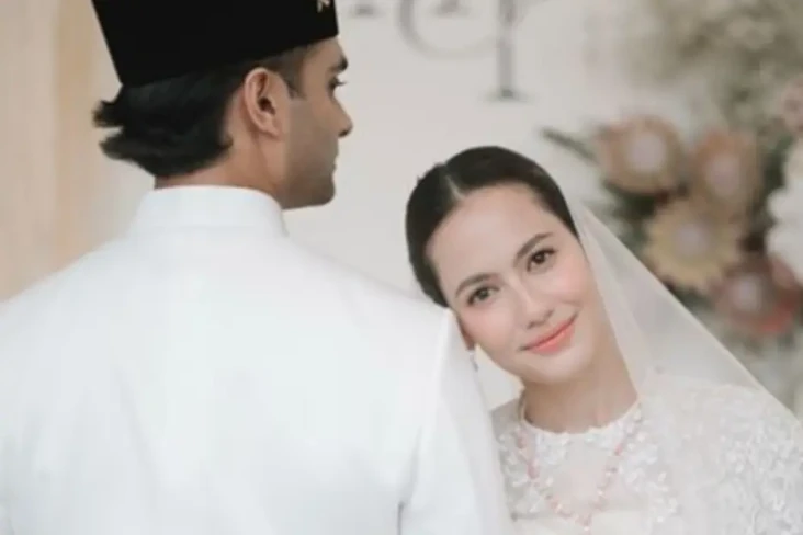7 Fakta Pevita Pearce,...