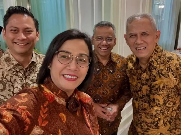 Jabat Menteri Keuangan...