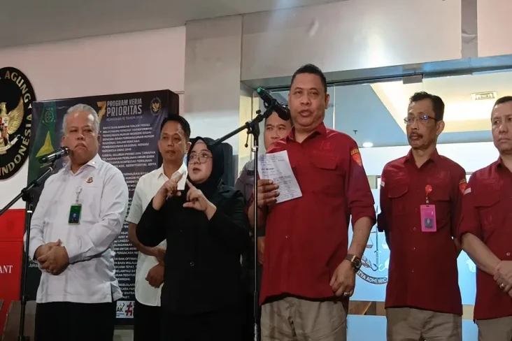 Kejagung Sita Uang Miliaran...